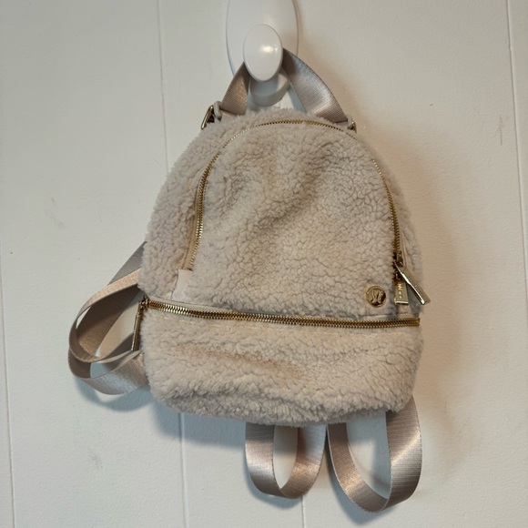 LULULEMON City Adventurer Backpack Micro 3L Fleece in White Opal/Gold - Picture 1 of 9